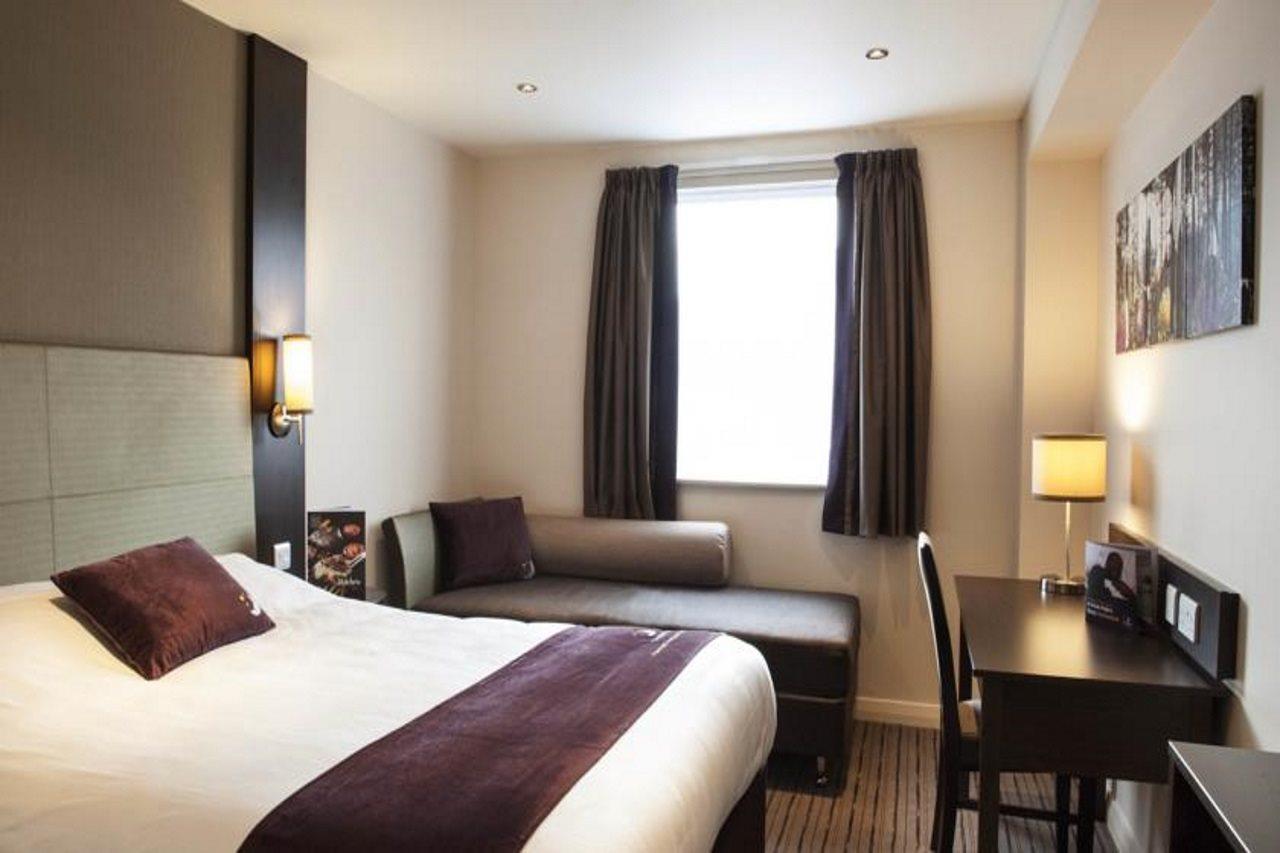 Premier Inn Maidenhead Town Centre Bagian luar foto